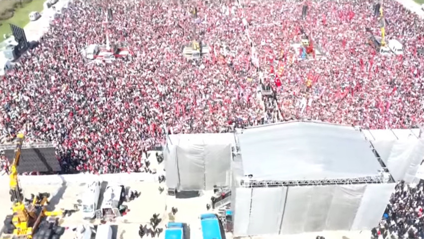 CHP, İBB Başkanı Ekrem İmamoğlu'nun tutuklanmasını protesto etmek ve erken seçim çağrısında bulunmak için Maltepe'de tarihi bir miting gerçekleştirdi. Vatandaşlara seslenen CHP lideri Özgür Özel, mitinge 2.2 milyon kişi katıldığını açıkladı.
