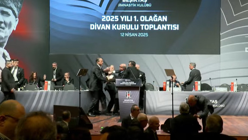 Beşiktaş'ın İstanbul Lütfi Kırdar Kongre ve Sergi Sarayı’nda gerçekleştirilen 2025 yılı 1'inci Olağan Divan Kurulu Toplantısı'nda kavga çıktı. Eski başkan Hasan Arat'ın yumruklu saldırıya uğramasının ardından toplantı tatil edildi.