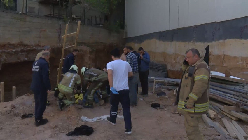 İstanbul Ataşehir'de bir binanın inşaatında toprak kayması meydana geldi. Toprak altında kalan 3 işçi hastaneye kaldırıldı.