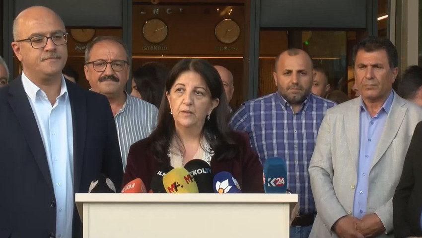 DEM Parti İmralı Heyeti'nde yer alan Pervin Buldan ve Faik Özgür Erol, teröristbaşı Abdullah Öcalan'la görüştü. Görüşme sonrası kameraların karşısına geçen Pervin Buldan, Öcalan'ın mesajını okudu.