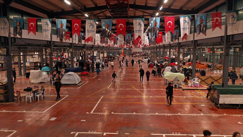 23 Nisan 2025 tarihinde saat 12.49’da Silivri açıklarında meydana gelen depremler sonrası Beylikdüzü Belediyesi tüm birimleriyle teyakkuza geçti. AFAD, STK’lar ve Beylikdüzü Kaymakamlığı ile birlikte kriz masası oluşturarak koordineli bir şekilde hareket eden Belediye, sıcak çorba ve yemek ikramından, barınma alanı teminine kadar vatandaşların yanında oldu. Öte yandan Beylikdüzü Nefes Arama Kurtarma ekipleri de olası olumsuz bir duruma karşı 24 saat hazır bekledi. 