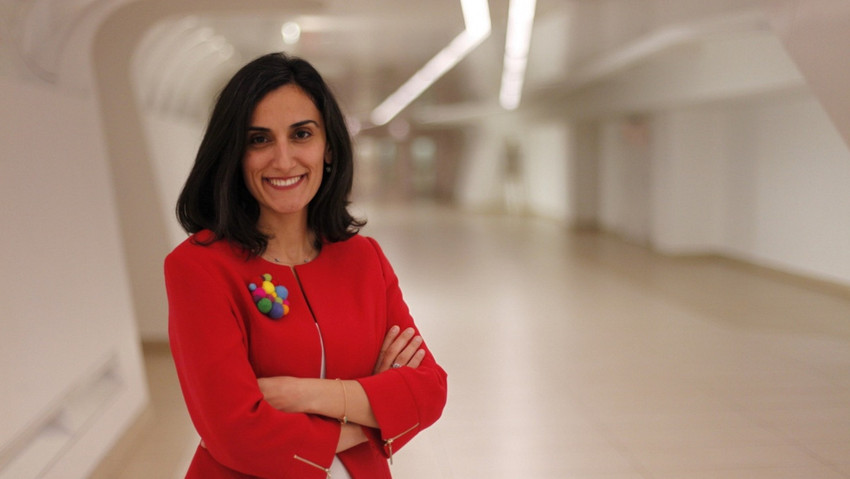 Dünyanın önde gelen özel bir araştırma üniversitesi Massachusetts Institute of Technology'de Medya Sanatları ve Bilimleri alanında LG Kariyer Geliştirme Profesörlüğü yapan Türk fizik mühendisi Doç. Dr. Canan Dağdeviren beyin kanaması geçirdiğini açıkladı. 12 gün yoğun bakımda kaldığını duyuran Doç. Dr. Canan Dağdeviren hastalığıyla ilgili süreci ise Ekrem İmamoğlu'nun sözleri ile paylaştı.
