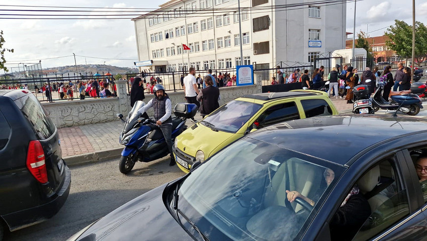 Tekirdağ'ın Marmaraereğlisi ilçesi açıklarında 5.0 büyüklüğünde bir deprem meydana geldi. Deprem İstanbul'da da hissedildi.