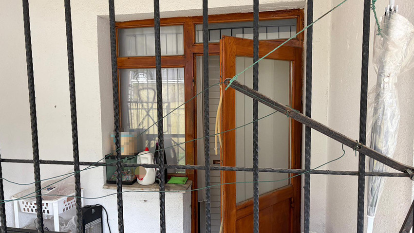 Ankara'da bir şahıs, annesini, kızını ve boşanma aşamasında olduğu eşini tabancayla vurarak &ouml;ld&uuml;rd&uuml;kten sonra intihar etti.