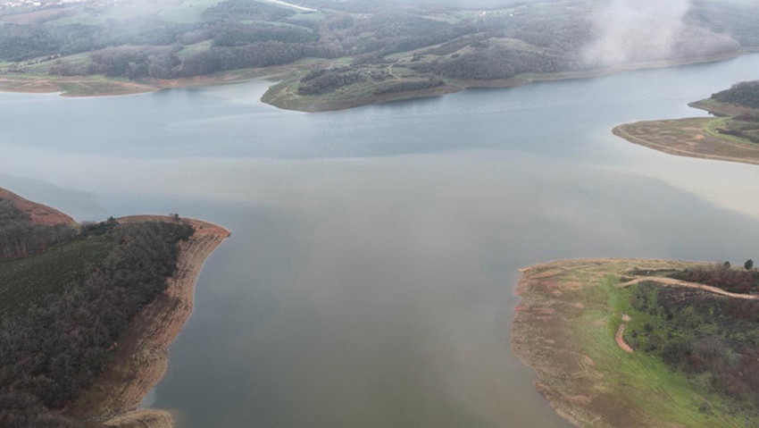 İstanbul'da etkili olan yağışlarla birlikte barajlar dolmaya başladı. İSKİ'nin 21 Şubat verilerine g&ouml;re, İstanbul barajlarındaki genel doluluk oranı %42,49 seviyesine ulaştı.