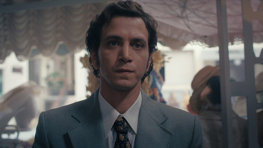 Netflix, Orhan Pamuk'un d&uuml;nyaca &uuml;nl&uuml; romanı Masumiyet M&uuml;zesi'ni dizi olarak ekrana taşıdı. 1970'ler İstanbul'unda Kemal ile F&uuml;sun'un tutkulu aşkını anlatan yapım sosyal medyayı sallarken, başrol oyuncusu Selahattin Paşalı şaşırtan bir itirafta bulundu...