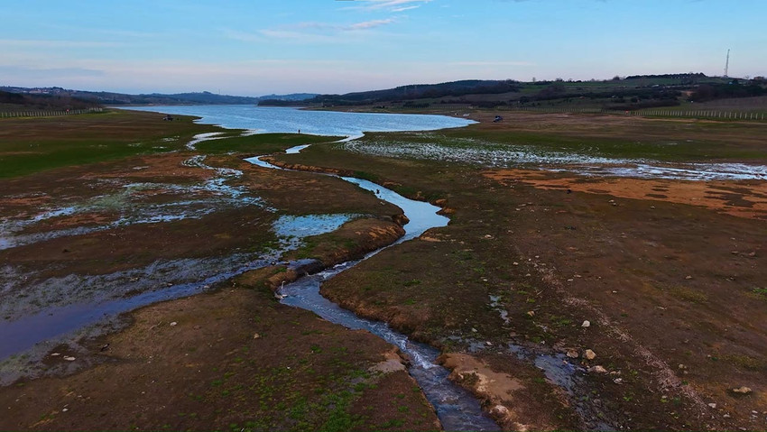 İstanbul'da son d&ouml;nemde etkili olan yağışlar barajlara ila&ccedil; gibi geldi. Megakente su sağlayan barajların doluluk oranı y&uuml;zde 43'&uuml; aştı.