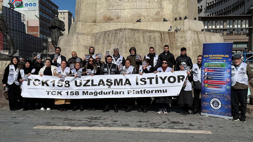 Mersin'de &uuml;niversite okuyan bir gen&ccedil;, komşusuna hesap bilgilerini verince dolandırıcılık su&ccedil;lamasıyla karşı karşıya kaldı. Hakkında 45 ayrı soruşturma a&ccedil;ılan gen&ccedil;, 6 dosyada 20 yıl hapis cezasına &ccedil;arptırıldı. Gencin annesi ise ''Eşim l&ouml;semi hastası oldu bir anda. Hi&ccedil;bir şeyi olmayan adam bir anda l&ouml;semi oldu ve ben onu bir ay &ouml;nce kaybettim.'' diyerek g&ouml;zyaşı d&ouml;kt&uuml;. 