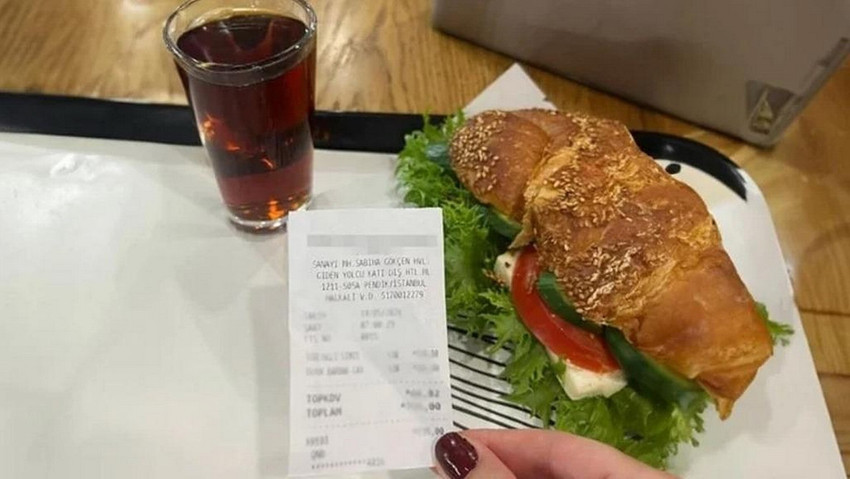 Sabiha Gökçen Havalimanı’ndaki bir işletmeye ait ödeme fişi, sosyal medyada fahiş fiyat tartışmalarını yeniden alevlendirdi. Paylaşılan fişte bir sandviçin 550 TL, bir bardak çayın ise 185 TL olduğu görüldü. Toplamda 735 TL’lik hesabı gören kullanıcılar tepkilerini dile getirirken, havalimanlarındaki "ateş pahası" fiyatlar bir kez daha gündem oldu.