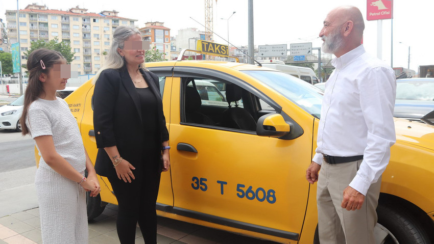 İzmir Bornova'da kusma şikayetiyle taksiye binen 10 yaşındaki Esila'nın aniden burnu kanamaya başladı. Durumu fark eden taksi şoförü Mahmut Şimşek, soğukkanlılığını koruyarak küçük kızı dakikalar içinde Ege Üniversitesi Tıp Fakültesi Hastanesi'ne yetiştirdi. Yüksek tansiyon teşhisi konulan çocuğun doktorları, birkaç dakikalık gecikmenin faciaya yol açabileceğini belirtti.