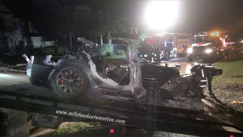 Sürücüsüz giden Tesla kaza yaptı: 2 ölü! - Resim : 1