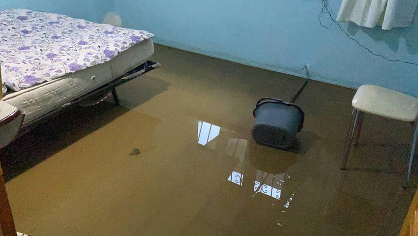 Yağışlar Bursa'yı birbirine kattı! Ev ve iş yerleri sular altında - Resim: 4
