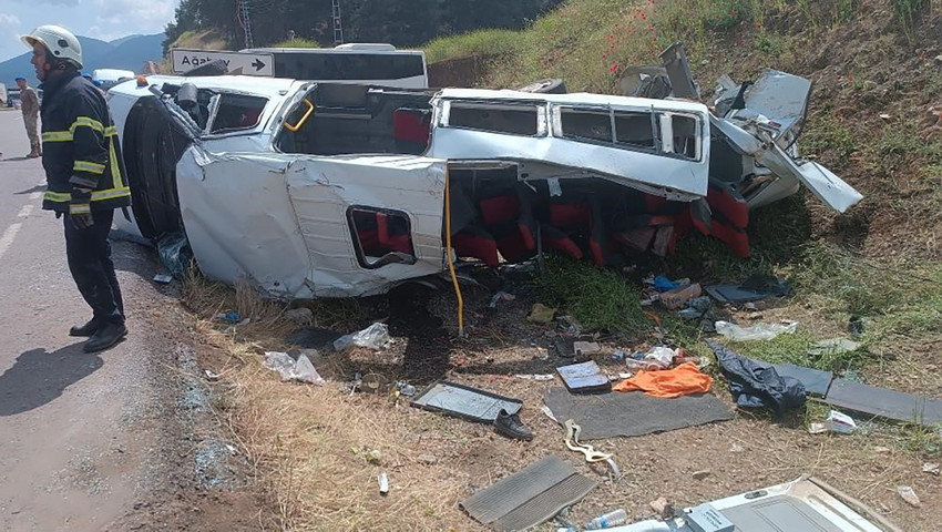 Gaziantep'te beton mikserinin çarpması sonucu 9 kişinin öldüğü kazada bilirkişi raporu ortaya çıktı. Tanker sürücüsünün trafikteki 6 kuralı ihlal ettiği ve azami hız limitini aştığı belirlendi.