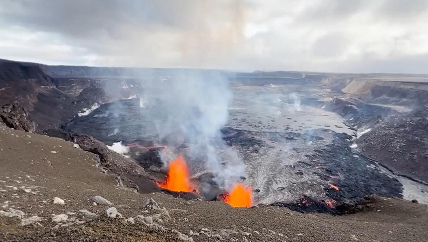 Dünyanın en aktif yanardağlarından Hawaii'deki Kilauea Yanardağı yeniden lav püskürttü.