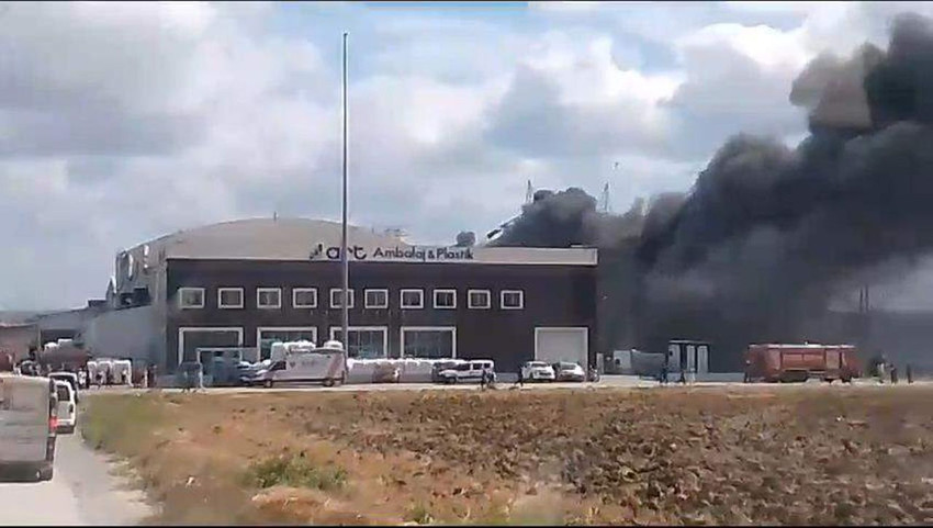 İstanbul'da büyük fabrika yangını - Resim: 2