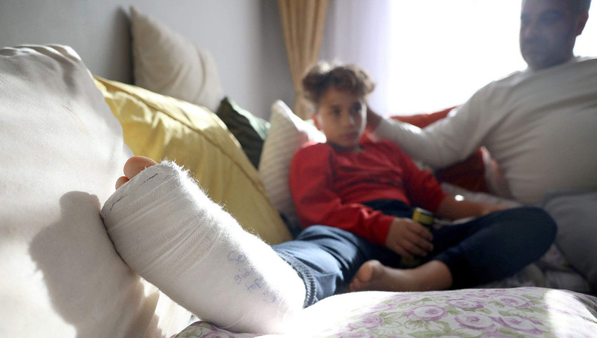 Trabzon'da okulda düşerek ayak bileğini kıran 11 yaşındaki çocuğa devlet hastanesinin acil servisindeki skandal müdahale hakkında soruşturma başlatıldı.
