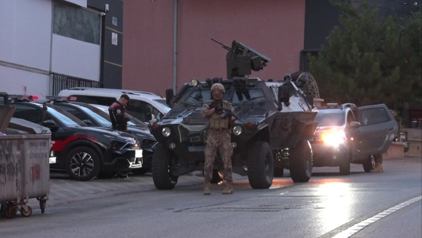 Ankara'nın Yenimahalle ilçesinde husumetlisi tarafından başından silahla vurulan kişi hayatını kaybetti.