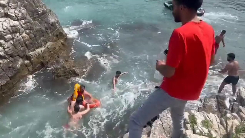 Şile'de denize giren 4 kişi ölümden döndü - Resim : 1