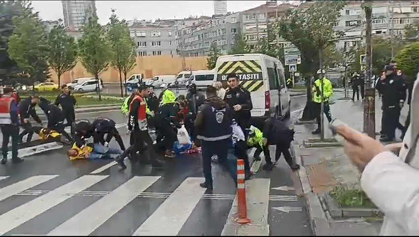 İstanbul'da Taksim Meydanı'na yürümek isteyen gruplara polis müdahale ederken, çok sayıda kişi gözaltına alındı.