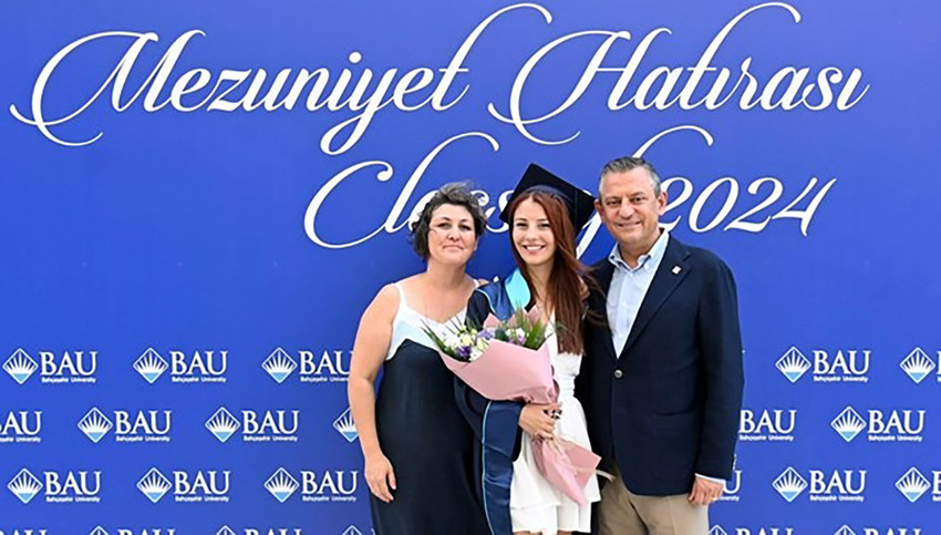 CHP Genel Başkanı Özgür Özel, Hukuk Fakültesi'ni bitiren kızı İpek Özel'in mezuniyet törenine katıldı.