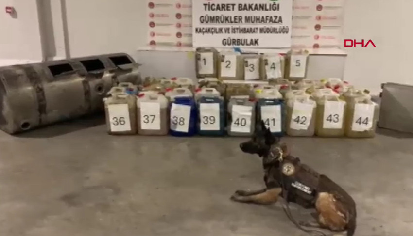 Ticaret Bakanlığı Gümrük Muhafaza ekipleri, Gürbulak Gümrük Kapısı'nda dün gerçekleştirdikleri operasyonla piyasa değeri 2 milyar 612 milyon lira olan 721 kilogram sıvı metamfetamin ele geçirdi.