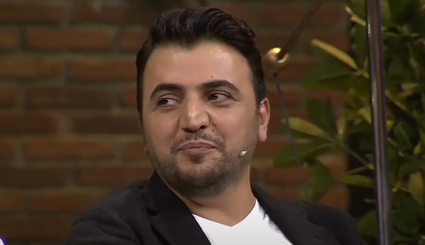 Ünlü oyuncu Şinasi Yurtsever hayatını kaybetti. Acı haberi duyuran Zafer Algöz, ''Yine ailemizden birini yitirdik… Çok üzgünüm.'' dedi.