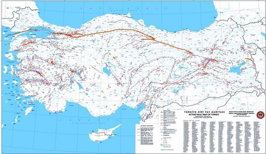 Bursa'da yeni bir aktif fay hattı keşfedildi. Haritalarda yer almayan 95 kilometre uzunluğundaki fay hattının 7.3 büyüklüğünde bir deprem üretebileceği belirtildi. 