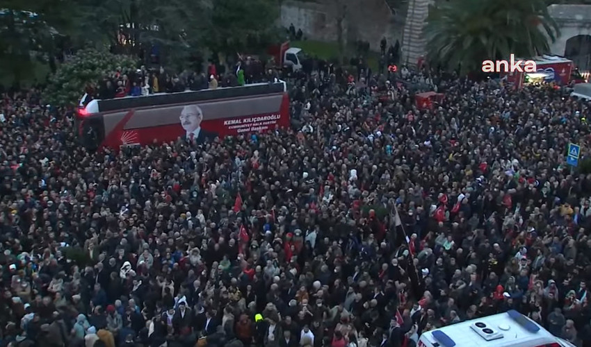 Binlerce İstanbullu Saraçhane'ye akın etti: İmamoğlu'ndan tarihi konuşma! - Resim : 4