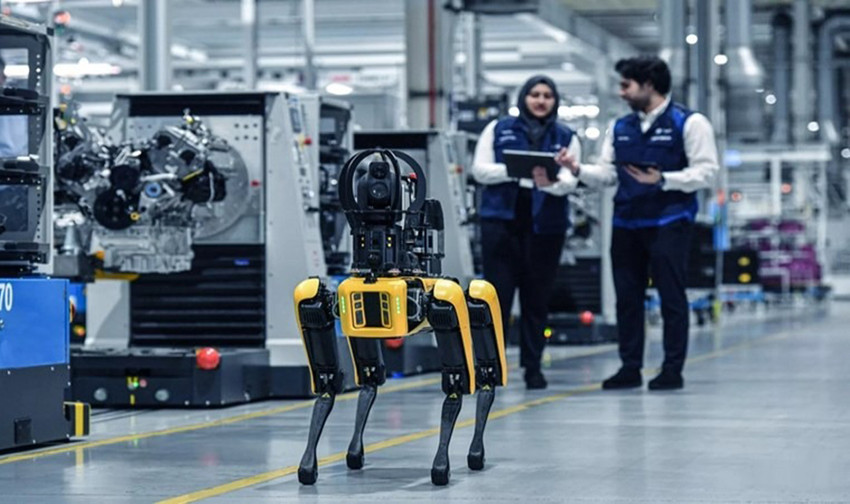 Bilim kurgu filmlerinde görmeye alışık olduğumuz robotlar gerçek hayatta da karşımıza çıkmaya başladı. Bunların son örneği BMW tarafından geliştirilen SpOTTO adlı robot köpek oldu.