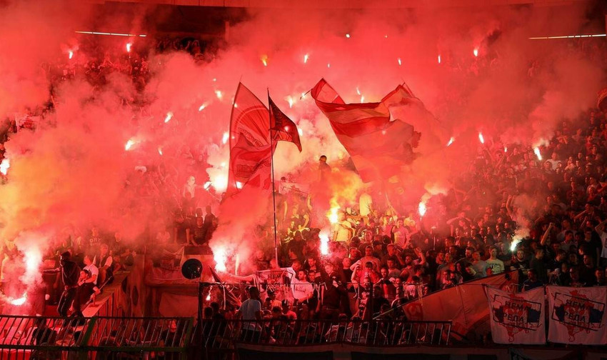 Sırbistan Süper Ligi'nin 9. haftasında Partizan ile Kızılyıldız arasında oynanan derbi mücadelesi sonrasında Partizan Teknik Direktörü Stanojevic Kızılyıldız taraftarların saldırısına uğradı.