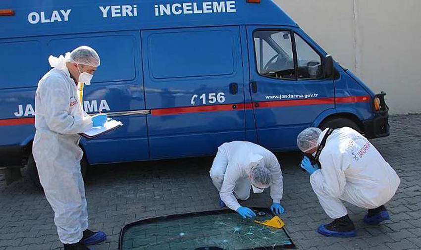 Iğdır'ın Aralık ilçesinde 73 yaşındaki M.Ç., kardeşlerinin eşlerini tabancayla vurarak öldürdü. Yengelerini arazi anlaşmazlığı nedeniyle öldürdüğü ortaya çıkan M.Ç., Ermenistan sınırında yakalandı. 