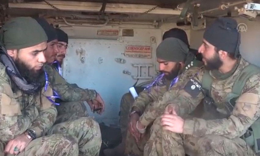 ÖSO asklerinin kolundaki IŞİD arması olay oldu! - Resim: 2