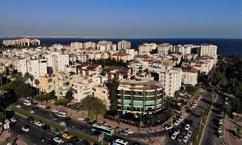 Rusya ile Ukrayna arasındaki savaş sonrasında Türkiye'yi akın eden ve yerleşmek için Antalya'yı tercih eden Rus ve Ukraynalılar ülkelerine dönüşe başladı.