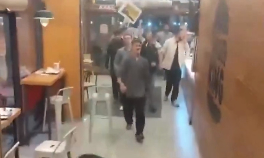 Diyarbakır İsrail'i protesto eden bir grup, tekbir getirip, "cenk, cihat, şehadet" sloganları atarak bir Burger King bir de Starbucks şubesini bastı. Sosyal medyada yayınlanan görüntülere tepki yağdı.