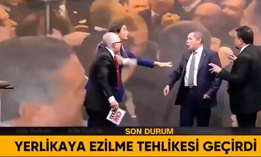 TBMM'de dün gerçekleşen İçişleri Bakanlığı bütçe görüşmeleri tartışmalarının konuşulduğu CNN Türk canlı yayınında  Abdülkadir Selvi ile İsmail Dükel'in birbirlerine girgid.