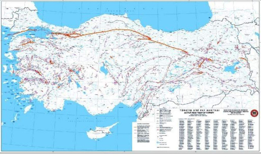 Maden Tetkik ve Arama Genel Müdürlüğü'nün güncellediği Türkiye'nin aktif deprem fay hatları haritasına Prof. Dr. Osman Bektaş "Gerçeği yansıtmıyor" diyerek itiraz etti.
