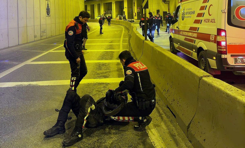 İstanbul'da Şişli'de göreve giden bir motosikletli polis kaza geçirdi. Kaza sonrası hastaneye kaldırılan polis memuru tüm müdahalelere rağmen şehit oldu.
