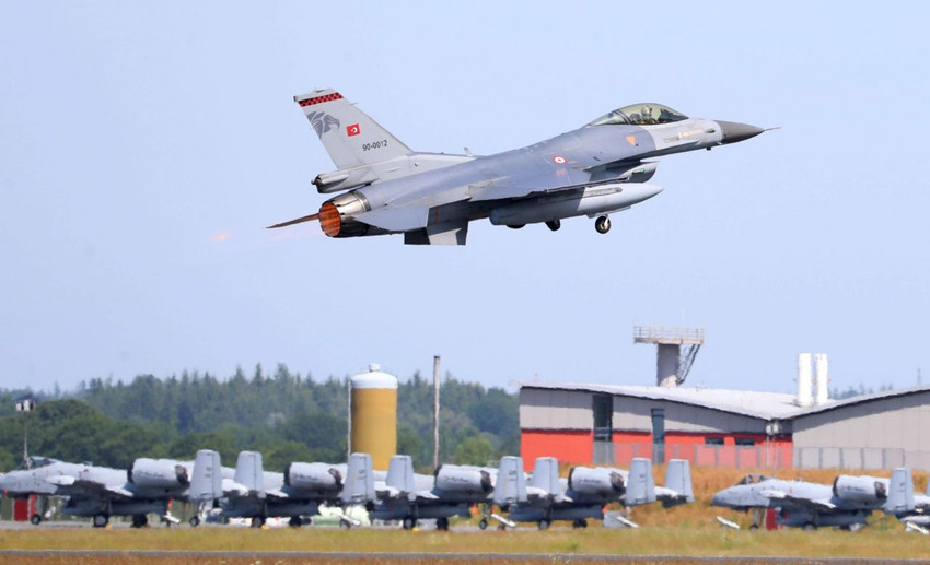 Türkiye'nin savaşan şahinlerine büyük ilgi - Resim: 2
