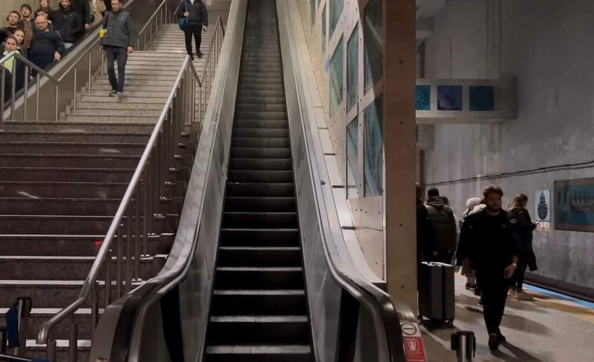 İstanbul'da Yenikapı metrosunda yangın çıktı. İstasyonda dumanlar yükselirken Seferler, Vezneciler-Hacıosman istasyonları arasında yapılıyor.