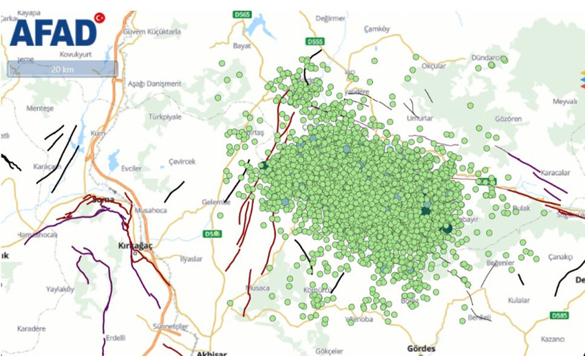 Merkez&uuml;ss&uuml; Balıkesir'in Sındırgı il&ccedil;esi olan deprem fırtınası bir s&uuml;redir durulmuştu. Ancak &ouml;nceki akşam İstanbul'da da hissedilen 5,2 b&uuml;y&uuml;kl&uuml;ğ&uuml;ndeki deprem ve ardından gelen daha k&uuml;&ccedil;&uuml;k &ouml;l&ccedil;ekteki depremler deprem korkusunu yeniden hortlatırken, Bilim Kurulu &Uuml;yesi Prof. Dr. Okan T&uuml;ys&uuml;z Ağustos ayından bu yana 25 binden fazla sarsıntının kaydedildiği b&ouml;lgede yeni bir d&ouml;ng&uuml;n&uuml;n başladığını s&ouml;yledi.