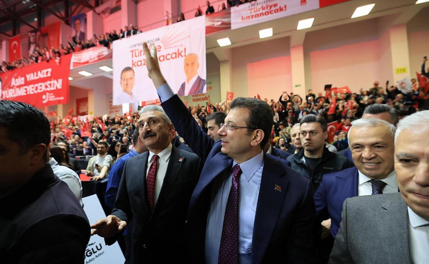 CHP’nin ön seçimle belirlenecek cumhurbaşkanı aday adayı, TBB ve İBB Başkanı Ekrem İmamoğlu; İzmir, Kayseri, Adana, Antalya ve Kastamonu’nun ardından Bursa’da vatandaşlarla buluştu.
