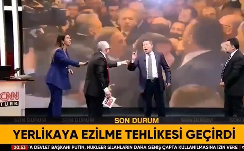 TBMM'de dün gerçekleşen İçişleri Bakanlığı bütçe görüşmeleri tartışmalarının konuşulduğu CNN Türk canlı yayınında  Abdülkadir Selvi ile İsmail Dükel'in birbirlerine girgid.