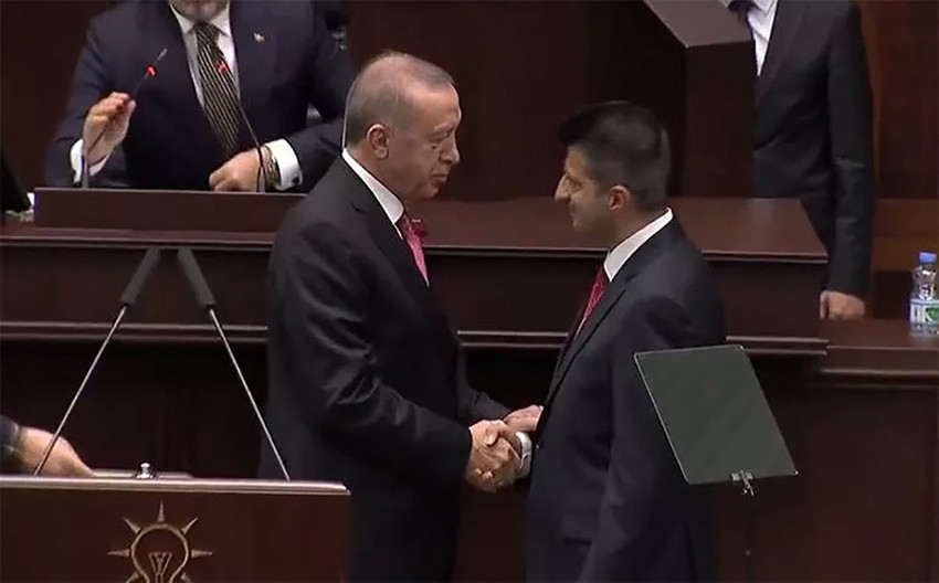 Mehmet Ali Çelebi'nin rozetini Erdoğan taktı - Resim : 1
