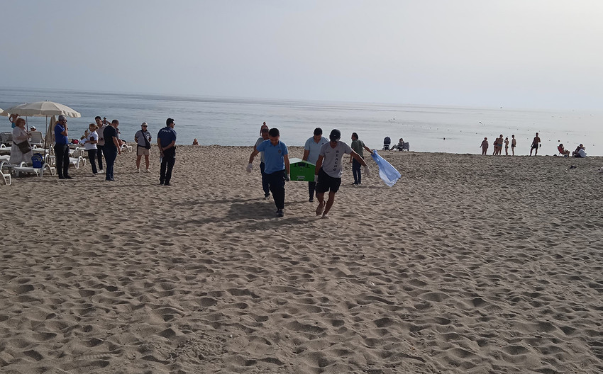 Antalya'nın Alanya ilçesinde Belarus vatandaşı erkek turist, sahilde ölü bulundu.