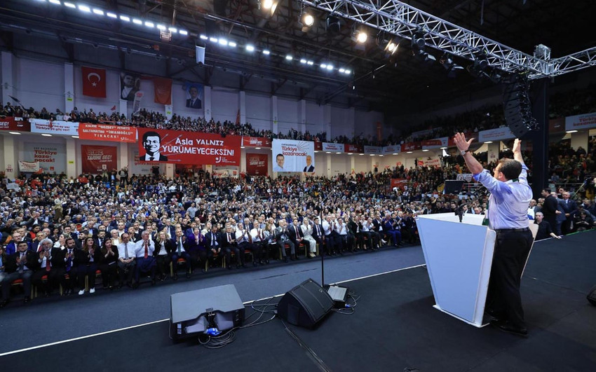 CHP’nin ön seçimle belirlenecek cumhurbaşkanı aday adayı, TBB ve İBB Başkanı Ekrem İmamoğlu; İzmir, Kayseri, Adana, Antalya ve Kastamonu’nun ardından Bursa’da vatandaşlarla buluştu.