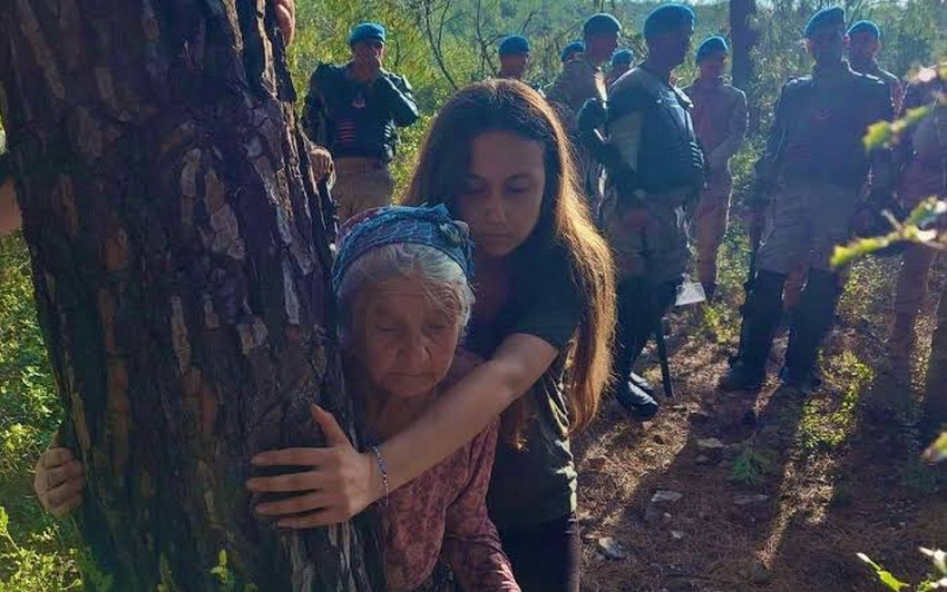 Akbelen Ormanı &ccedil;evresindeki tarım arazilerinin kamulaştırılmasına karşı eylemleri nedeniyle 31 Mart'tan beri tutuklu bulunan Esra Işık, Milas 3. Asliye Ceza Mahkemesi'nde ilk kez hakim karşısına &ccedil;ıktı. "Su&ccedil; kastı olmadığını" belirten Işık'ın savunmasına rağmen mahkeme tutukluluk halinin devamına h&uuml;kmetti. 