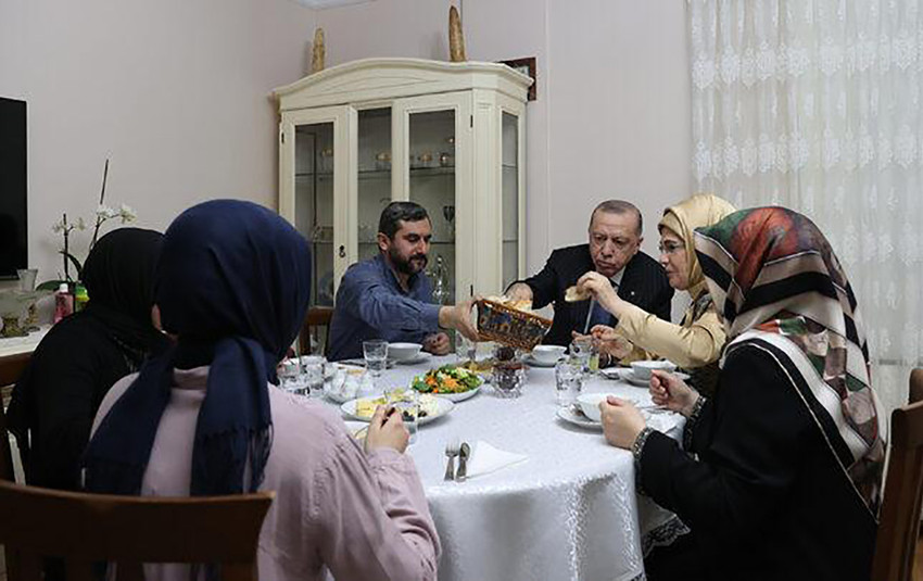 Cumhurbaşkanı Erdoğan'dan sürpriz iftar ziyareti - Resim : 1