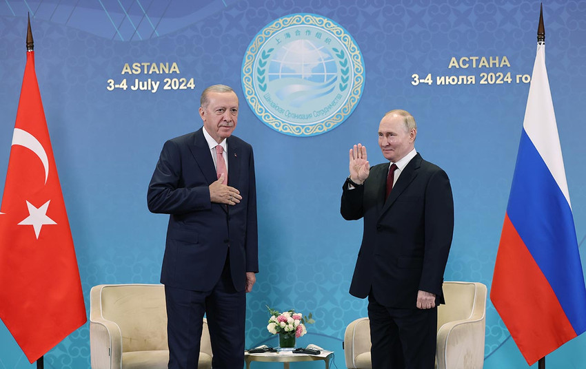 Cumhurbaşkanı Erdoğan, Kazakistan'ın başkenti Astana'da Rusya lideri Putin ile bir araya geldi. Erdoğan, Putin'i Türkiye'ye davet etti, Putin de Türkiye'ye muhakkak geleceğini söyledi.