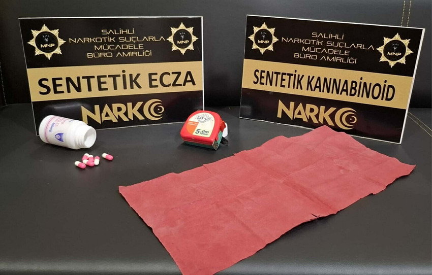 Manisa'nın Salihli ilçesinde üzerinde A4 kağıda emdirilmiş bonzai ele geçirilen şahıs tutuklandı. 