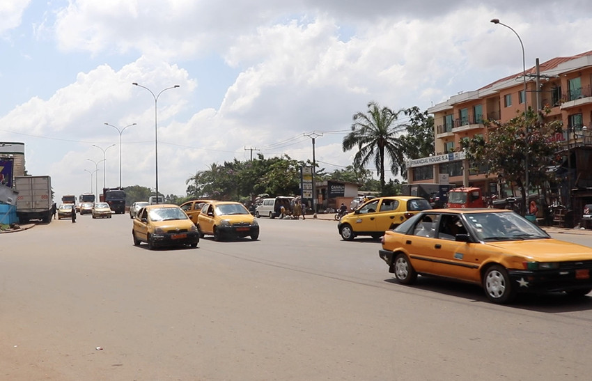 Kamerun'un başkenti Yaounde'de son 2 ayda 35 taksi şoförü ıssız yerlerde ölü bulundu. Ülkede çok 3 taksicinin de kayıp olduğu açıklandı.